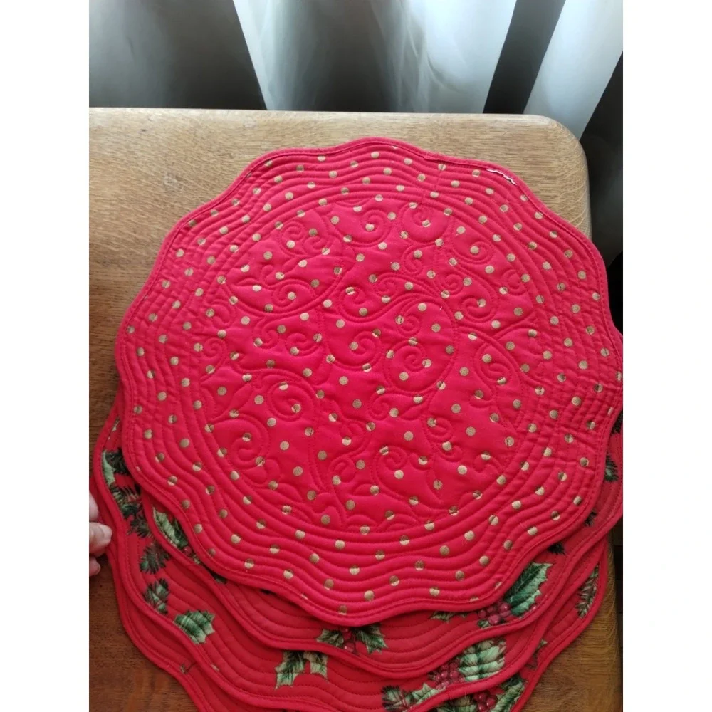 C&F Home Holly Red Round Quilted Christmas Placemats 16
